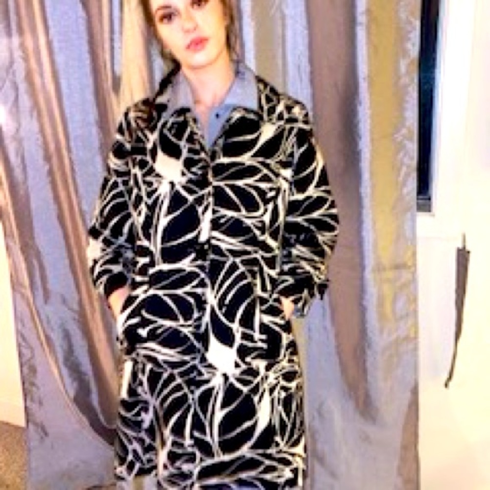 Anne Klein fitted lightweight three button coat